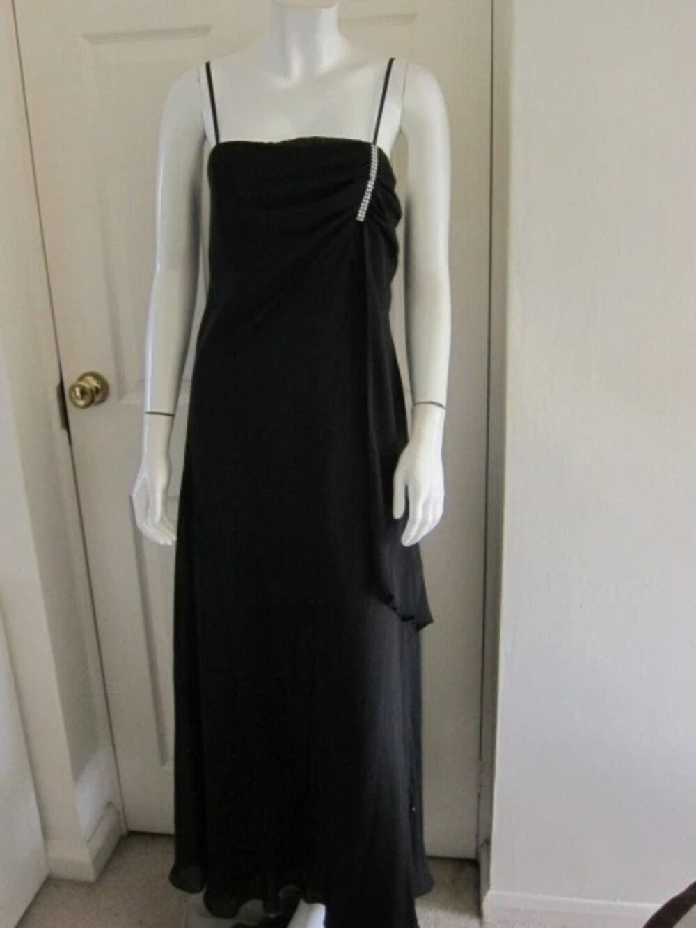 Gorgeous Roman-style long dress